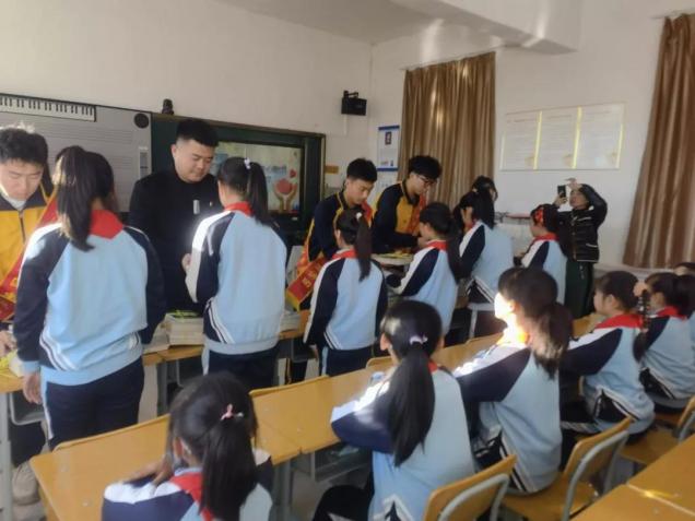 “述英雄故事，传奉献精神”|leyu乐鱼中国体育官网师生赴女儿河小学开展红色教育慰问活动